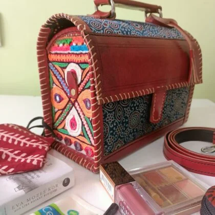 Best Handicraft Products Shop Online India. Best Handcrafted Leather Bag, Wall decor, Home decor, Kitchen products online India.