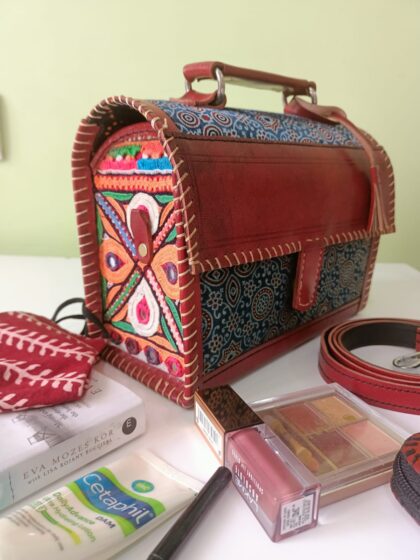 Best Handicraft Products Shop Online India. Best Handcrafted Leather Bag, Wall decor, Home decor, Kitchen products online India.