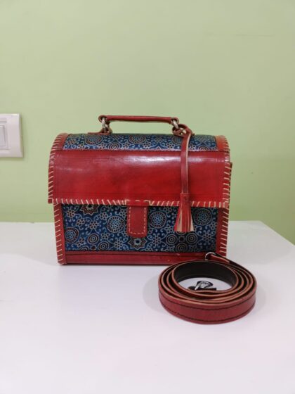 Best Handicraft Products Shop Online India. Best Handcrafted Leather Bag, Wall decor, Home decor, Kitchen products online India.