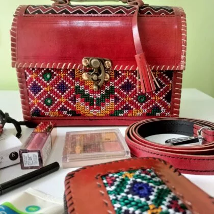 Best Handicraft Products Shop Online India. Best Handcrafted Leather Bag, Wall decor, Home decor, Kitchen products online India.